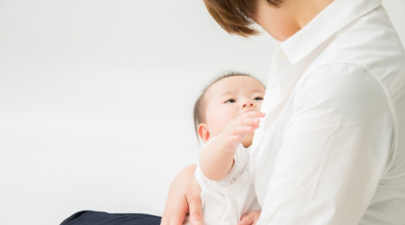 出産後の授乳中も必要！葉酸サプリが母乳の出を助ける効果とは