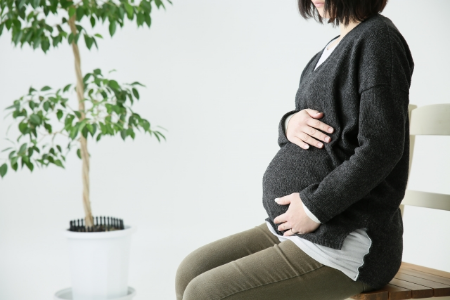 妊娠中期から葉酸サプリが必要な理由や胎児への影響・必要量